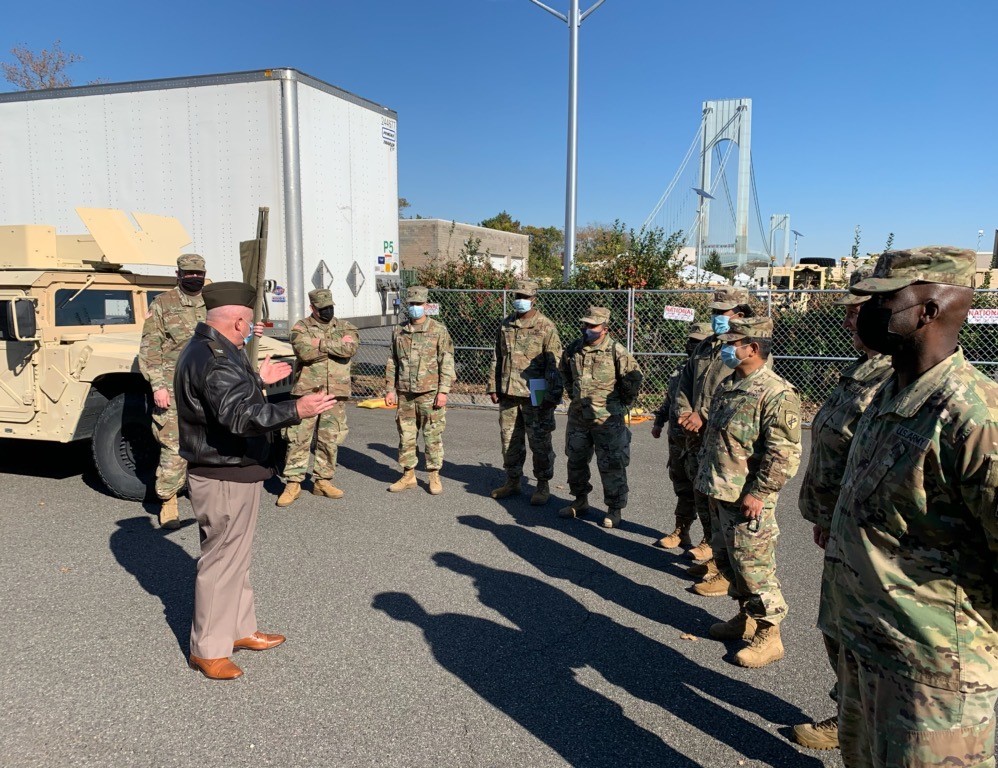 353CivilAffairs's tweet photo. Several of our @USArmyReserve #Soldiers from the @353CivilAffairs trained in medical, physical security, and other areas to prepare for the #nycmarathon as runners start near us at the Verrazzano Bridge and race through the city's five boroughs. #tcsnycmarathon #statenisland https://t.co/Phn976M6Fb