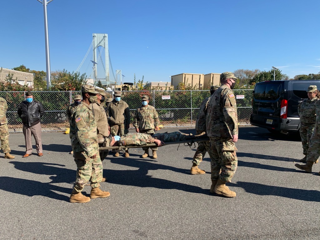 353CivilAffairs's tweet photo. Several of our @USArmyReserve #Soldiers from the @353CivilAffairs trained in medical, physical security, and other areas to prepare for the #nycmarathon as runners start near us at the Verrazzano Bridge and race through the city's five boroughs. #tcsnycmarathon #statenisland https://t.co/Phn976M6Fb