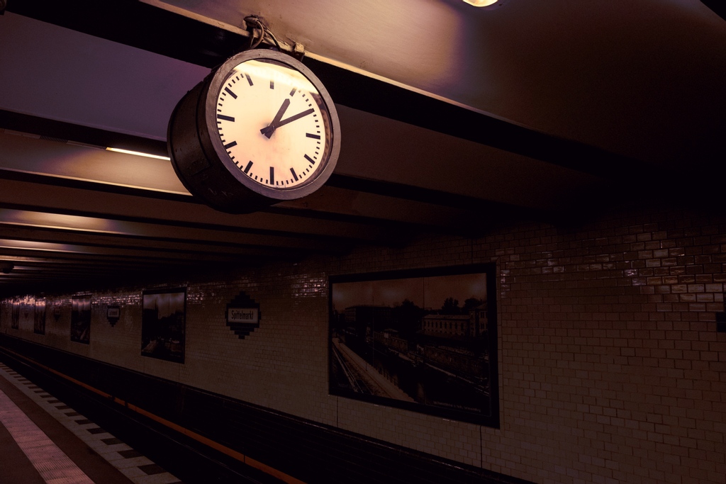 GU_Music's tweet photo. Time for some techno. Berlin underground for #GU42

Check it out now: https://t.co/ZwjmL7om7W

Photo by @deanbelcher1 https://t.co/uKDf4piPnh