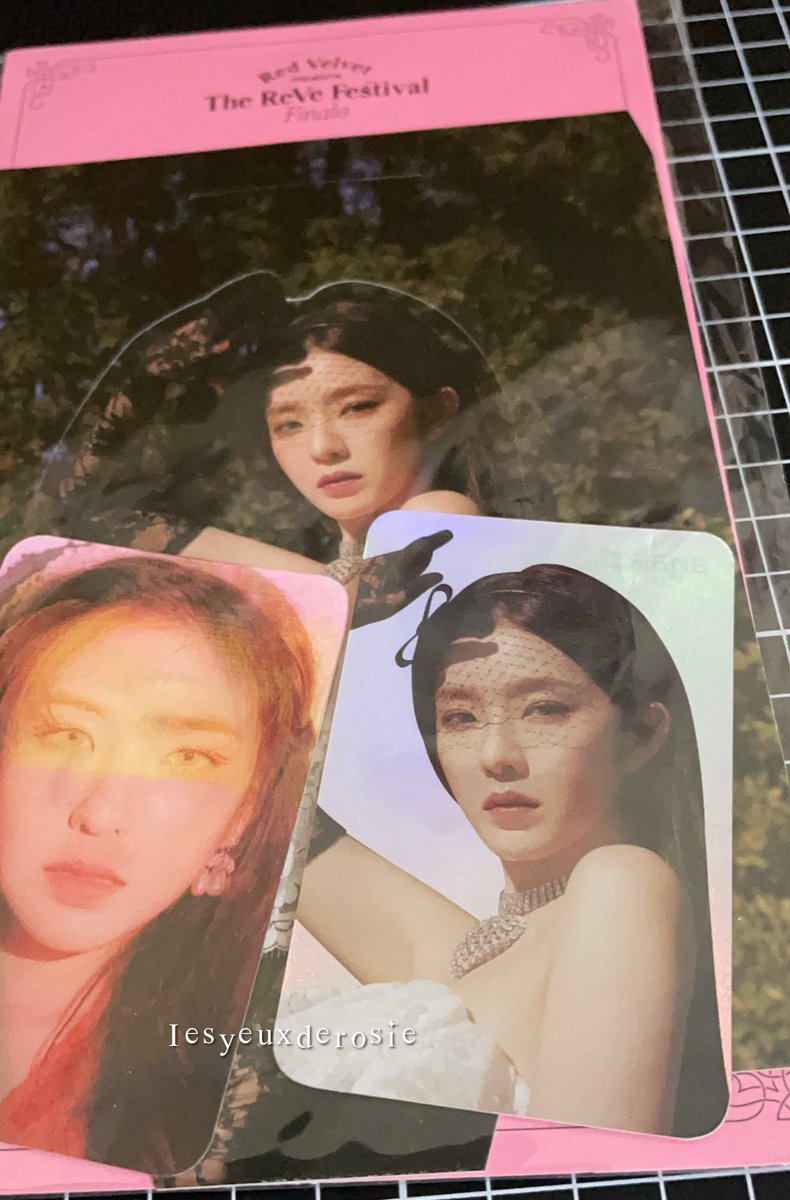 Iesyeuxderosie's tweet photo. today's mail 💌 

lenti photocard set irene is here!! 😭🤍 tysm kak @wandergut_co for letting me have her <3<3 https://t.co/PvaVj2Y3Ys