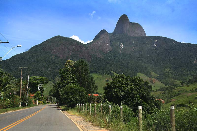 cesinhavereador's tweet photo. Para ilustrar a paisagem deste domingo, faço menção ao ilustre professor Antônio Alvarez Parada:

"Longe, o Frade teus campos domina... a espalhar-se planície sem par (...)" 💚

Um ótimo domingo a você 😊

<📷: Ana Chaffin / @macaeprefeitura>

#macae #rj #eucurtomacae #macaetips https://t.co/RxKRlJkoE5
