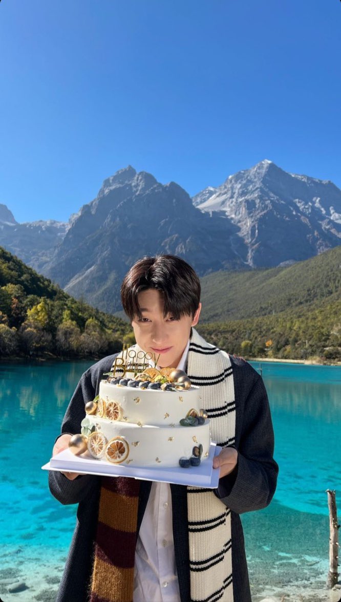 8_8eight_'s tweet photo. 우리가 가는 길이 험하더라도, 꽃길이 아니더라도 우리 캐럿들과 세븐틴 믿고 더욱더 성장하고 함께하자 항상 웃는 일만 가득하길 명호야 생일 축하해 https://t.co/jLncy9tWAW