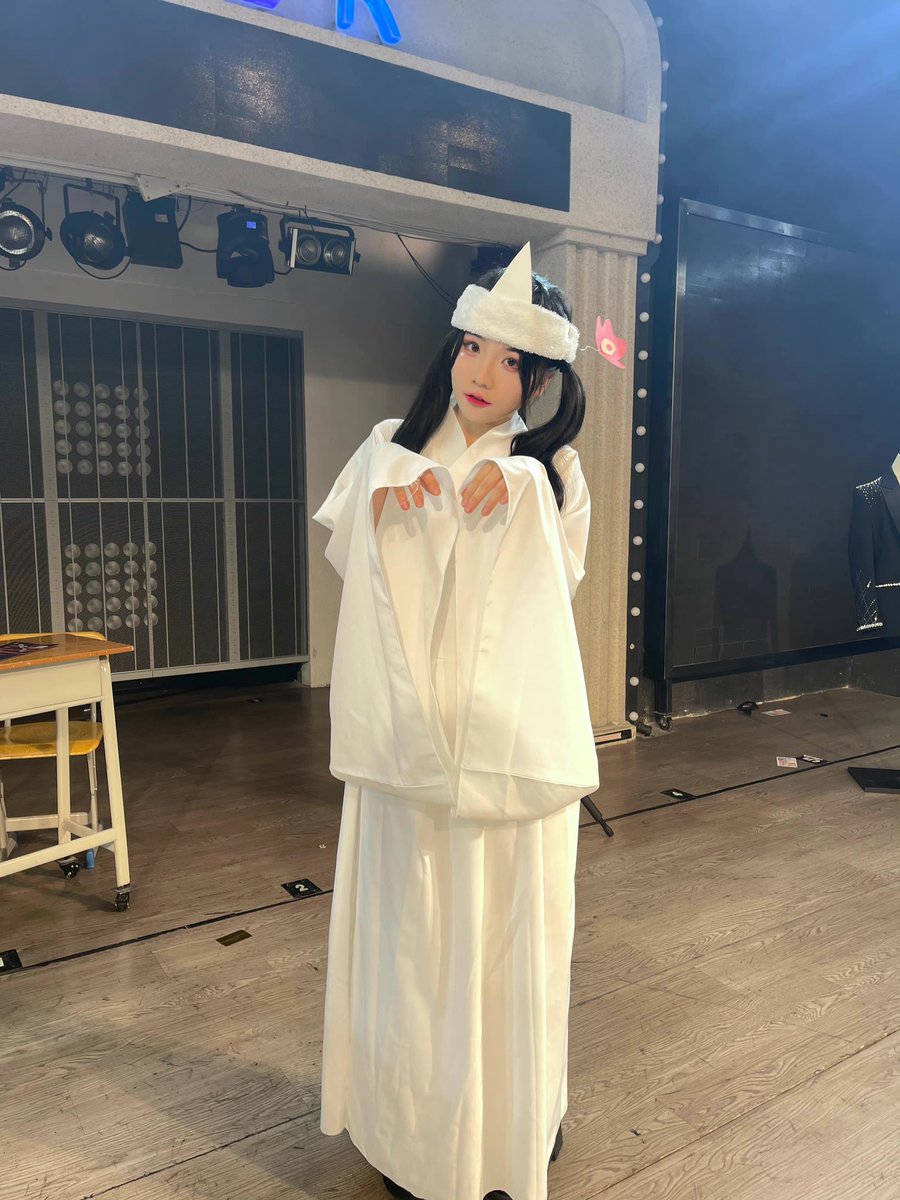 hiiarchive's tweet photo. 211101 ☆

zhang shiyun weibo update ♡

“👻里面混进一个格兰芬多”

⤷ https://t.co/PbYkkezuHm

(1/4)

#张诗芸 #ZHANGSHIYUN #SNH48 https://t.co/MKNehszMzY