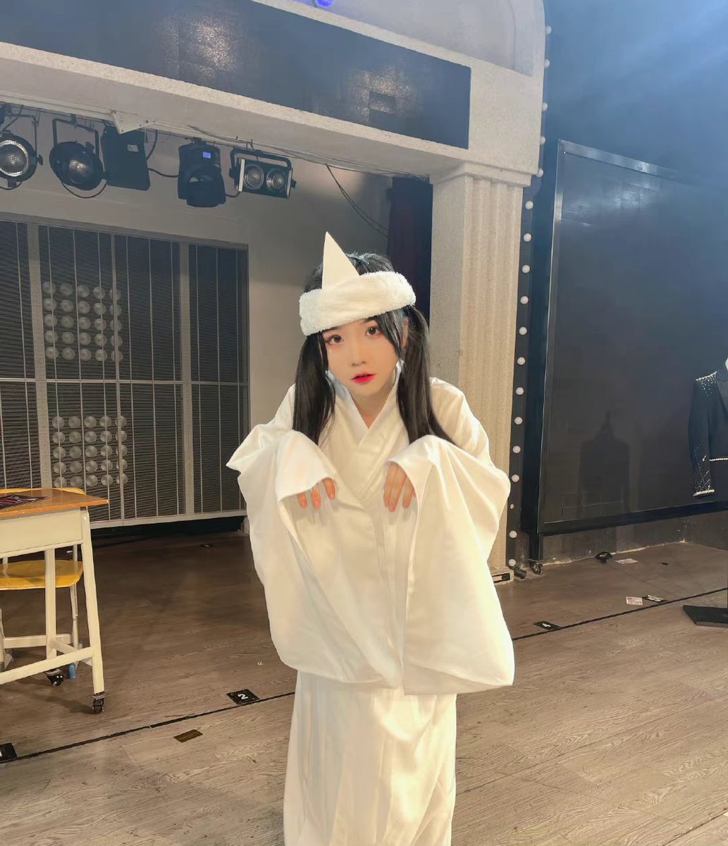 hiiarchive's tweet photo. 211101 ☆

zhang shiyun weibo update ♡

“👻里面混进一个格兰芬多”

⤷ https://t.co/PbYkkezuHm

(1/4)

#张诗芸 #ZHANGSHIYUN #SNH48 https://t.co/MKNehszMzY