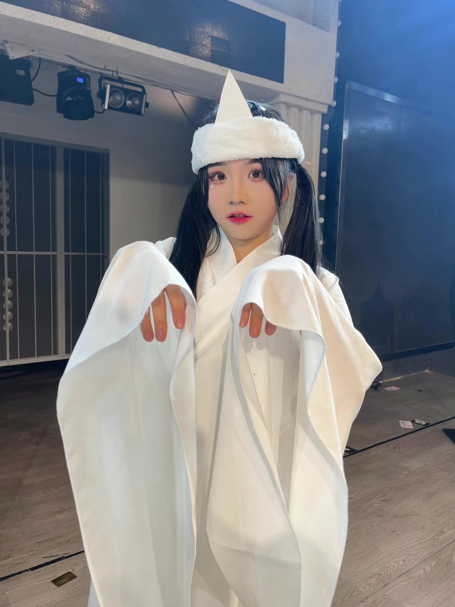 hiiarchive's tweet photo. 211101 ☆

zhang shiyun weibo update ♡

“👻里面混进一个格兰芬多”

⤷ https://t.co/PbYkkezuHm

(1/4)

#张诗芸 #ZHANGSHIYUN #SNH48 https://t.co/MKNehszMzY