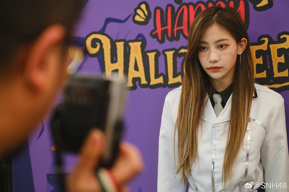 hiiarchive's tweet photo. 211101 ☆

snh48 weibo update ♡

“😈Trick or Treat—SNH48万圣节主题周边即将于11月2日开启销售，敬请期待！

拍摄花絮照掉落，万圣节快乐！”

⤷ https://t.co/Bpq6BvvB4h

(1/1)

#袁一琦 #YUANYIQI #SNH48 https://t.co/WC19E2TENT