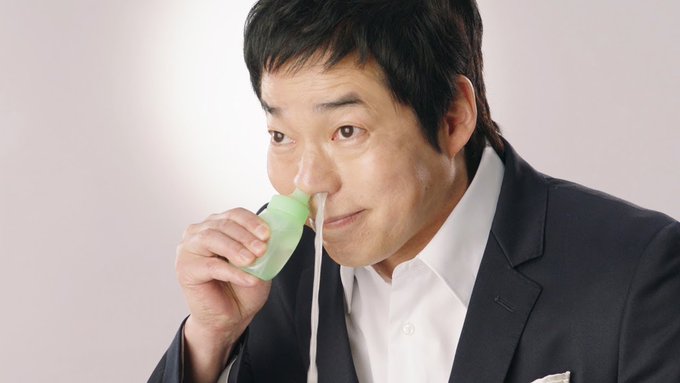 あまりにも鼻水止まんなくてマスクの下で鼻栓しながらバイクの教習受けてたけど引っこ抜いた瞬間ハナノアのCMみたいに出てきてビビる 