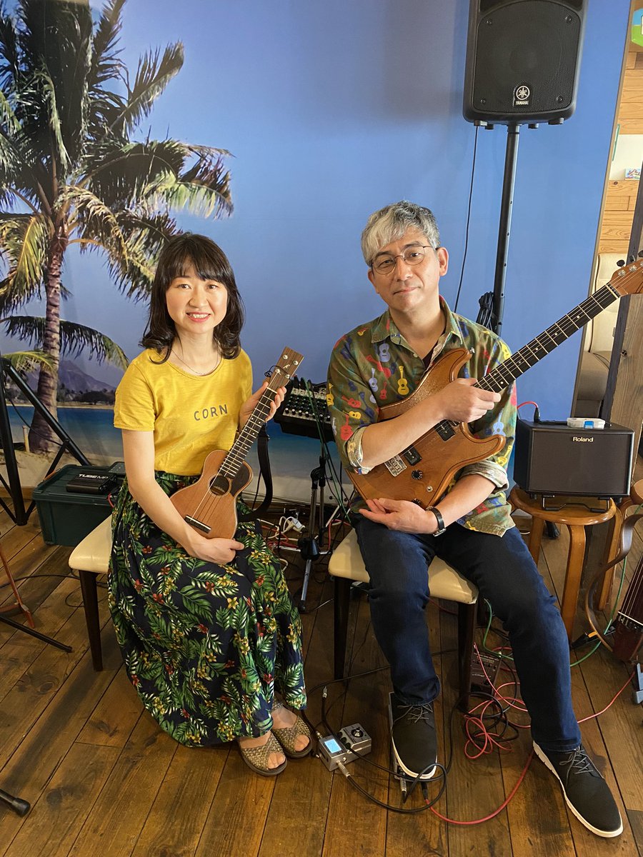 hiromin530's tweet photo. 本日、ハワイアンカフェアロハスでのライブでした。

小さなお子様がかぶり付きで手拍子してくれたり、お客様の笑顔が温かかったです。

Twitterでのいいね、リプでの励ましも嬉しかったです。

ありがとうございました😊
#大阪 #デュオ #tipsytime https://t.co/coJXp4oYHv
