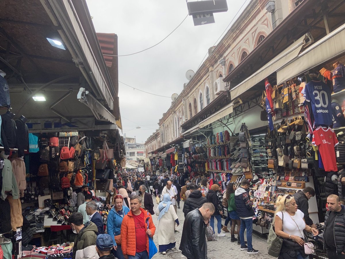 TimHutchings1's tweet photo. East meets West in Istanbul; a collision of cultures that just swamps the senses…..! #OneOfEverythingPlease https://t.co/keHAdgiPmZ
