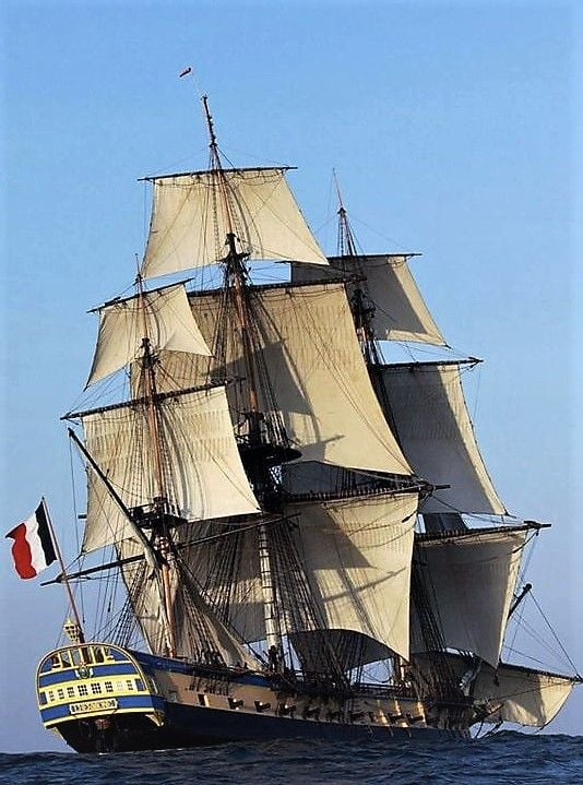 princeeric323's tweet photo. I always very appreciate in this every weekend go sailing on ships like Warships and Ships-in-the line. ⚓️🚢🛳️
#SailingSaturday #SailingSunday #Sailing #SailingWeekend #AnchorsAweigh #SetSail https://t.co/iLPoKZWklj