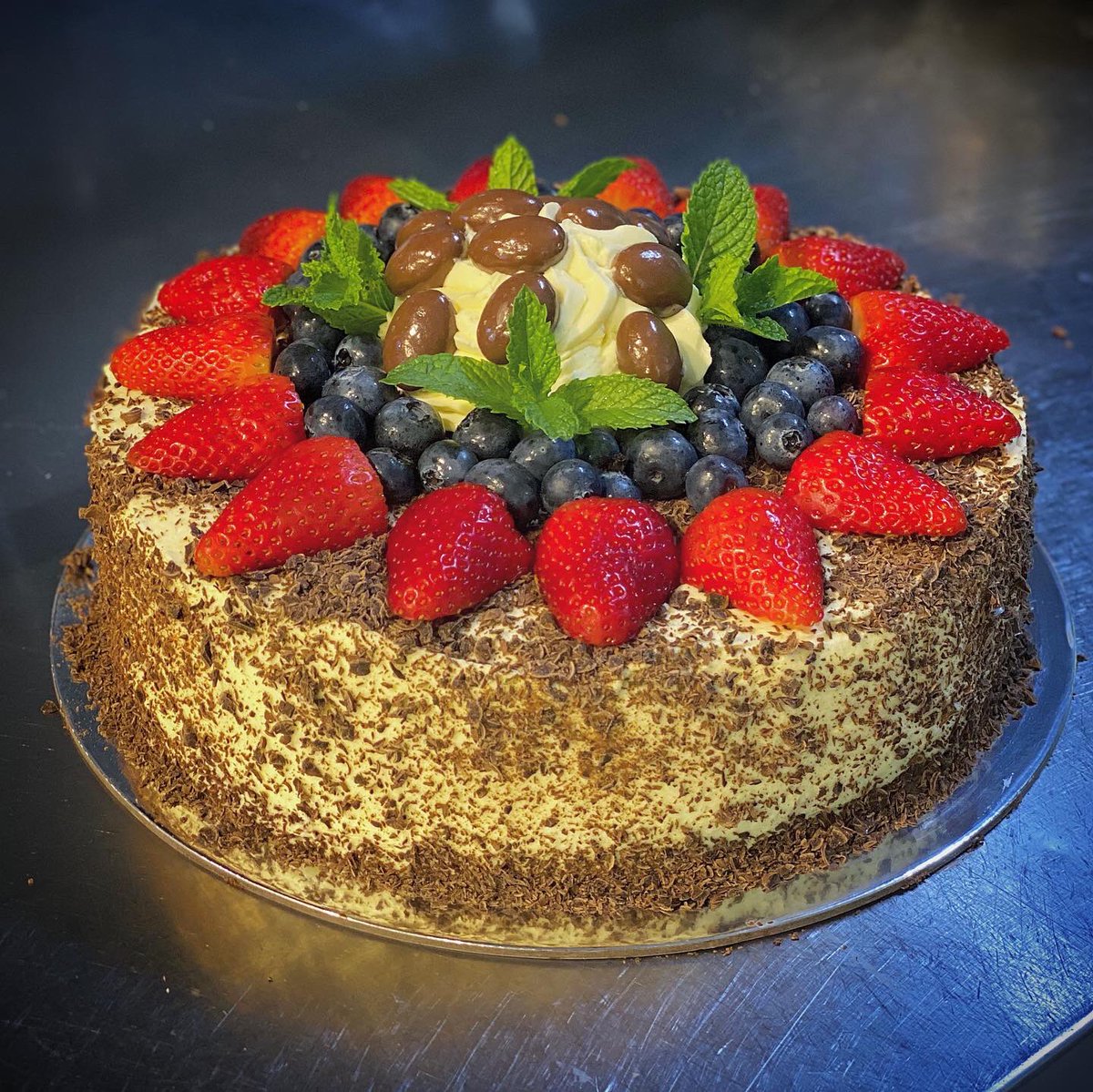 ZeeCaf_NoshCo's tweet photo. Special Order #HouseMade #BirthdayCake🎂
#ItalianSpongeCake #Tiramisu
特別オーダーのジーカフェ #自家製 #バースデーケーキ😃
#イタリアンスポンジケーキ #ティラミス😍
喜んでいただけたみたいで光栄です✨
#NoFilter #ノンフィルター
#誕生日ケーキ https://t.co/aybYxUDNbr