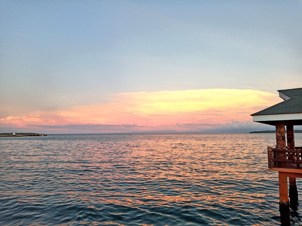 Rogue_Tan's tweet photo. Every sunset is an opportunity to reset🥰
Chill, relax and stay positive🤗
#sunsetphotography 
#mykindofday https://t.co/n2Pl3yI1jM
