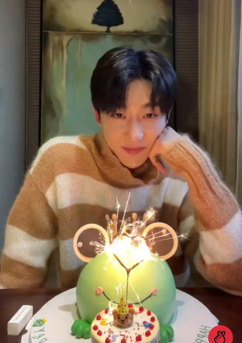 heycarathae's tweet photo. @_haoism @pledis_17 HAPPY THE8 DAY!
#명호의_생일날도_캐럿과_나란히 
#SideBySideOnThe8Day #디에잇 
@pledis_17 https://t.co/CYKDyJs6Hi
