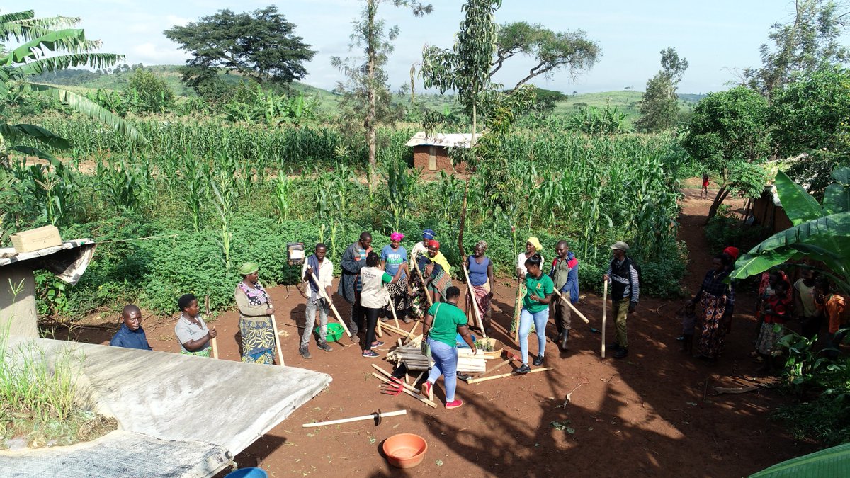 PeaceandAction1's tweet photo. Under the DRDIP project, we are also supporting refugee communities with farming including a hand hoe, spade, hoe handles, rakes. Over 700 have so far been reached in a space of 3months https://t.co/jDdNJiGwKa