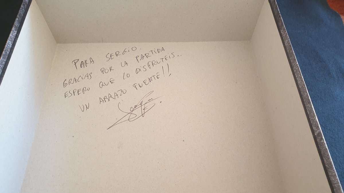 dweller_13's tweet photo. Tanto nos ha gustado #RunalJod que literalmente me lo he llevado a casa, incluido la expansión. Por no decir que el diseñador nos ha montado una partida de introducción y me ha dedicado mi copia.Con ganas de volver otro año como dios manda,bravo por @jugonesmdr y @Tempogame_s https://t.co/TB45kjDQrB