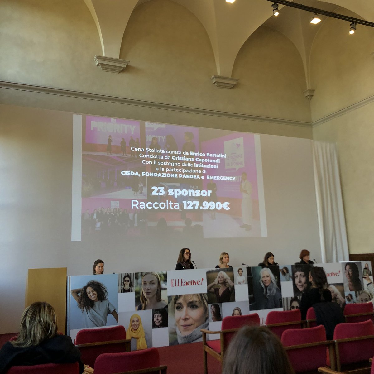 Elle_Italia's tweet photo. “Quando i privati cittadini si uniscono attorno a cause comuni, mettendo a disposizione la loro voce e le loro competenze - qualsiasi competenza - i risultati arrivano e si vedono” 
@donneperledonne 
#elleactive #morewomen https://t.co/uLY0Pas5oG