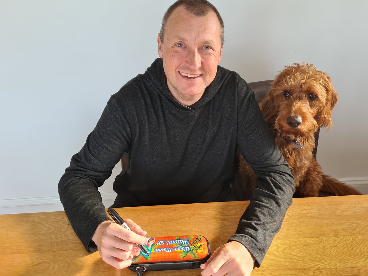 LegendDarts's tweet photo. WIN a signed Wayne Mardle darts case! To enter, tweet, like and follow @LegendDarts https://t.co/zvzFoQ3TEa