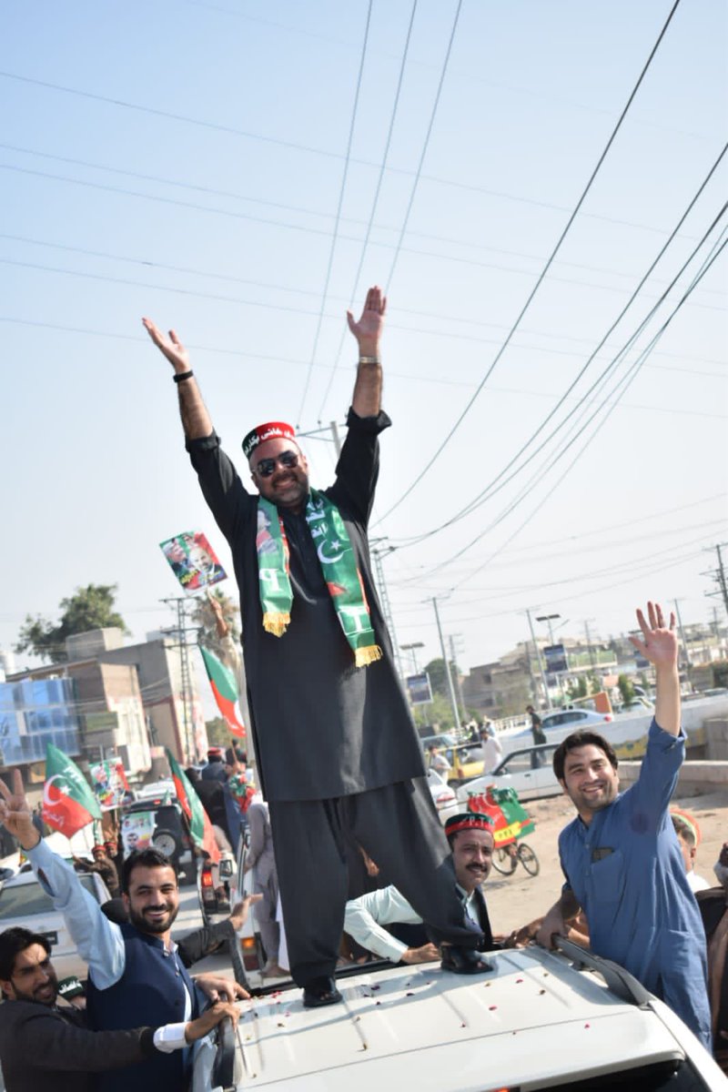 WorksKhan's tweet photo. پشاور کے لوگوں نے پی ٹی آئی اور وزیراعظم عمران خان کے ساتھ اپنا وعدہ وفا کردیا۔ @Jhagra  اور @RKjhagra کی قیادت میں ایک بڑا قافلہ جلسہ گاہ کے قریب پہنچ گیا۔ https://t.co/DtNBaMdsaF