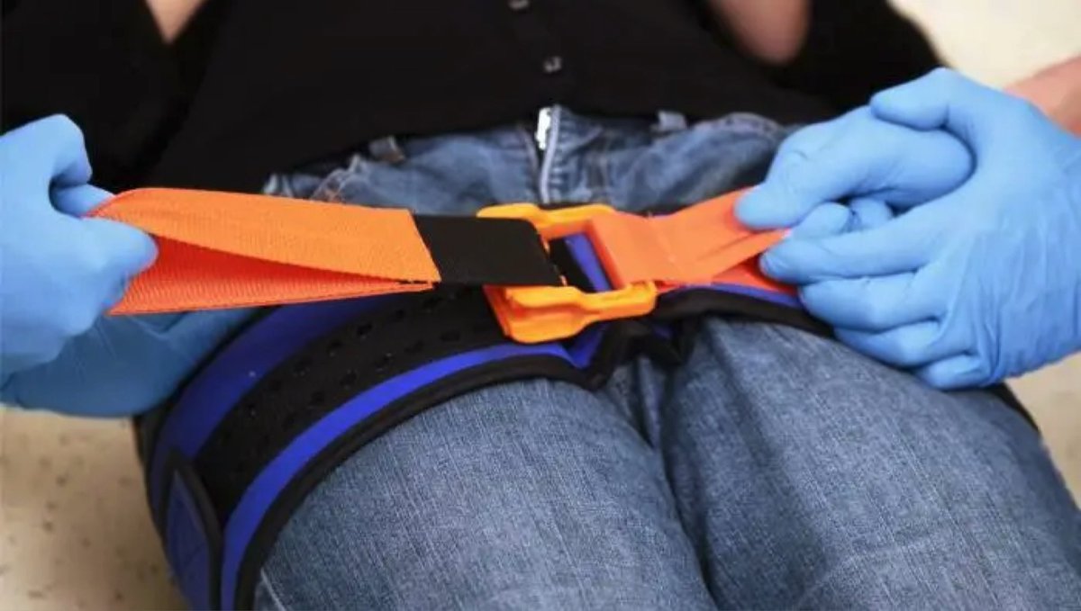 LeechCaroline's tweet image. Every time a patient arrives with a pelvic binder placed over clothing, a little part of me dies inside 😭😭😭