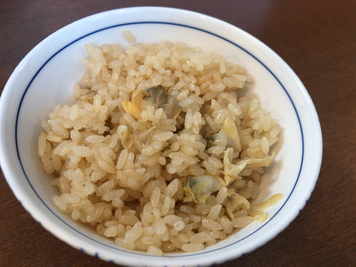 perosan1014's tweet photo. 青葉区の国分町にある有名店、嘉一のラーメン🍜
前回は醤油だったので今回は塩味🧂
セットのご飯はあさり飯のCセット！
朝イチ並んで数分で後ろまで並ぶ並ぶ👀⁉︎
ゆっくり味わいたい気分も持ちつつ回転率を上げるためなる早で食べました🥺❤️
また来ます🤲
#ラーメン #仙台 #嘉一 #塩 https://t.co/9cIREIJe5g