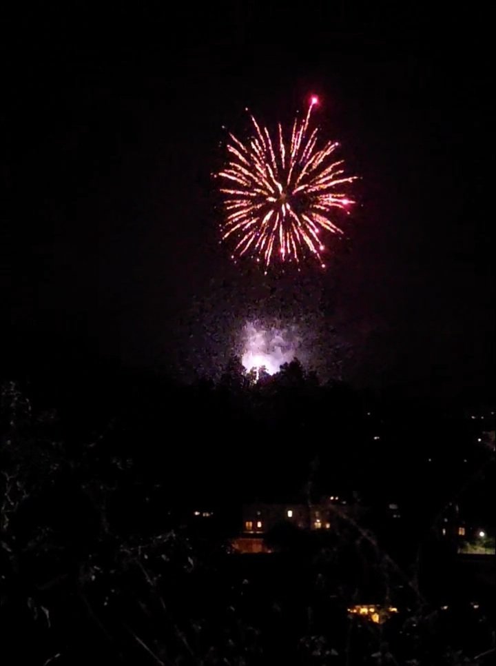 SmithNelvis's tweet photo. @LarkhallAFC 
Fireworks from Larkhall football club. 2021. Awesome display. https://t.co/G12TFcAjQW