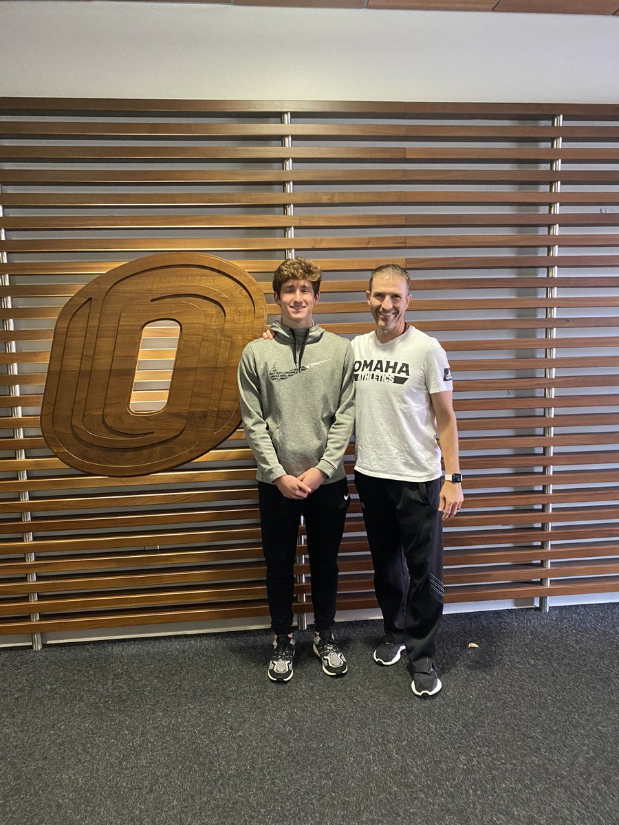 owen0larson's tweet photo. Had a great unofficial visit today at UNO! Thanks @Tyler_Erwin @DerrinHansen for having me. @OmahaMBB https://t.co/hmGc4vKQgg