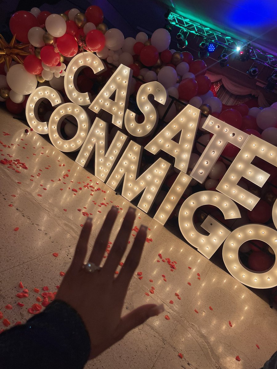 nayelly_nails's tweet photo. I’m a fiancé!!!! 😭😭❤️ So thankful for everyone!! https://t.co/KX3b3f6gFM