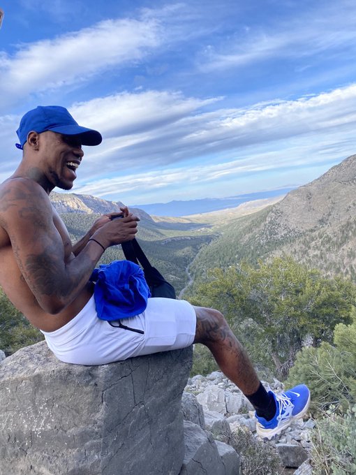 Turn my back on shit that&rsquo;s not for me!!! Then laugh cause I&rsquo;m still happy BEING ME! are you happy with<a href="/tag/whenthebottomisdaddyasf"class="tags"><span>#whenthebottomisdaddyasf</span></a>