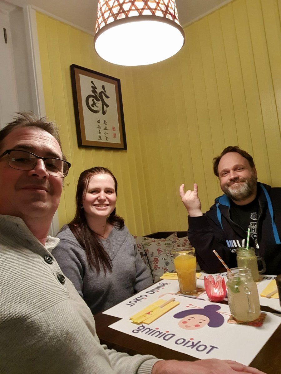 Mikeschova's tweet photo. #lifeidgood im Tokio Dining mit @schulzbo und $kind https://t.co/y3BDKtQGPz