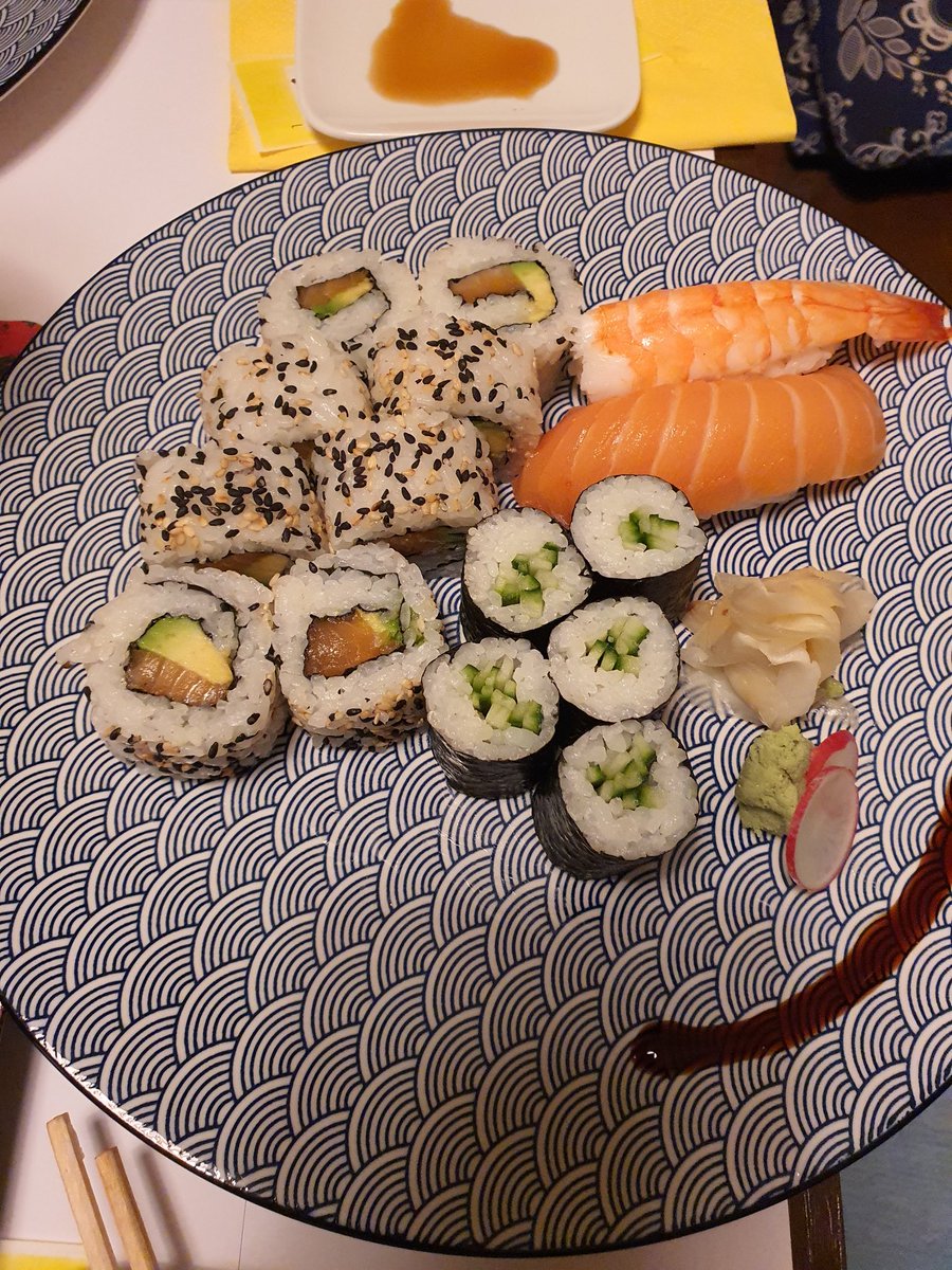 Mikeschova's tweet photo. #lifeidgood im Tokio Dining mit @schulzbo und $kind https://t.co/y3BDKtQGPz