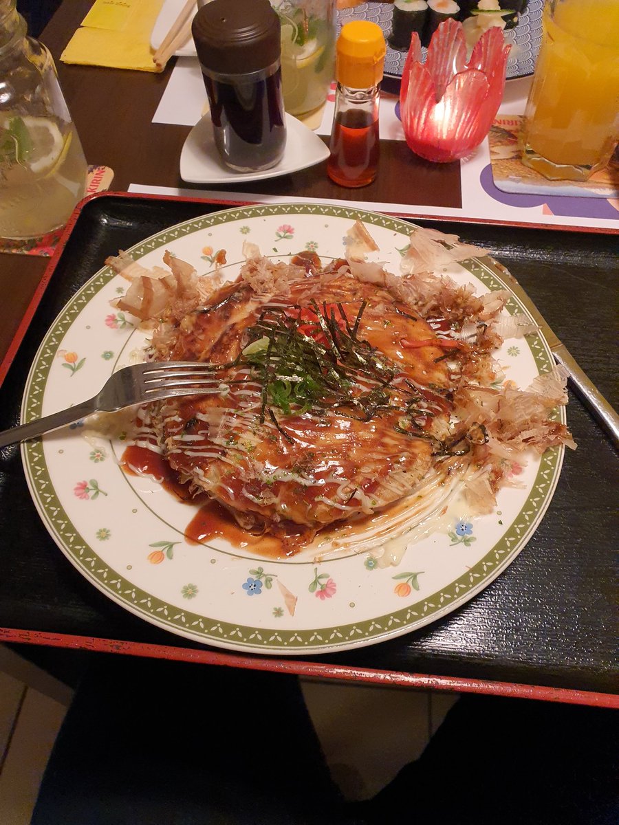 Mikeschova's tweet photo. #lifeidgood im Tokio Dining mit @schulzbo und $kind https://t.co/y3BDKtQGPz