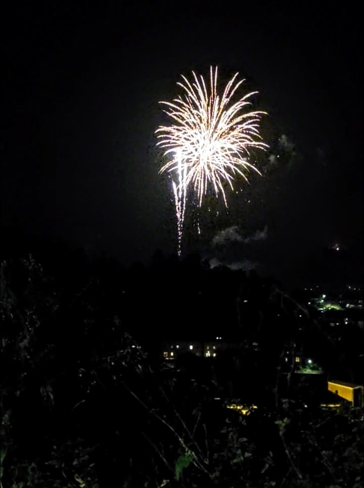SmithNelvis's tweet photo. @LarkhallAFC 
Fireworks from Larkhall football club. 2021. Awesome display. https://t.co/G12TFcAjQW