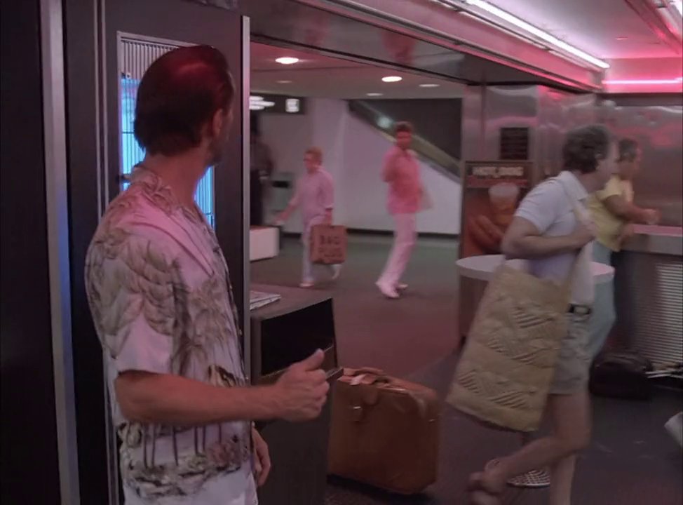 MTVC0PS's tweet photo. society if mia airport was still this pink https://t.co/XEWu05lPYv