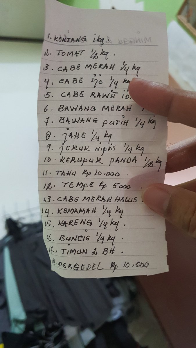 UeMuda's tweet photo. @adeeeek @detikcom @adeeeek 
Itu mah daftar belanja dapur bagi yg udah berkeluarga.
Kalau Duren  pasti makan diwarung.🤣🤣🤣 https://t.co/TILMAwmza8