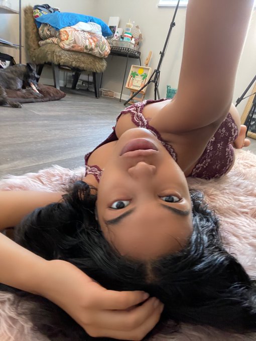 Super solo sale right now on my onlyfans 💕 ask for it in the dms !! If you subscribe today Ill throw
