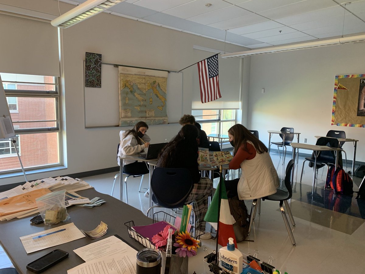 Switzer_WSHS's tweet photo. Post-Covid means returning to {sort of} normal activities - group work!! #teachertwitter https://t.co/KnePfCrFtN