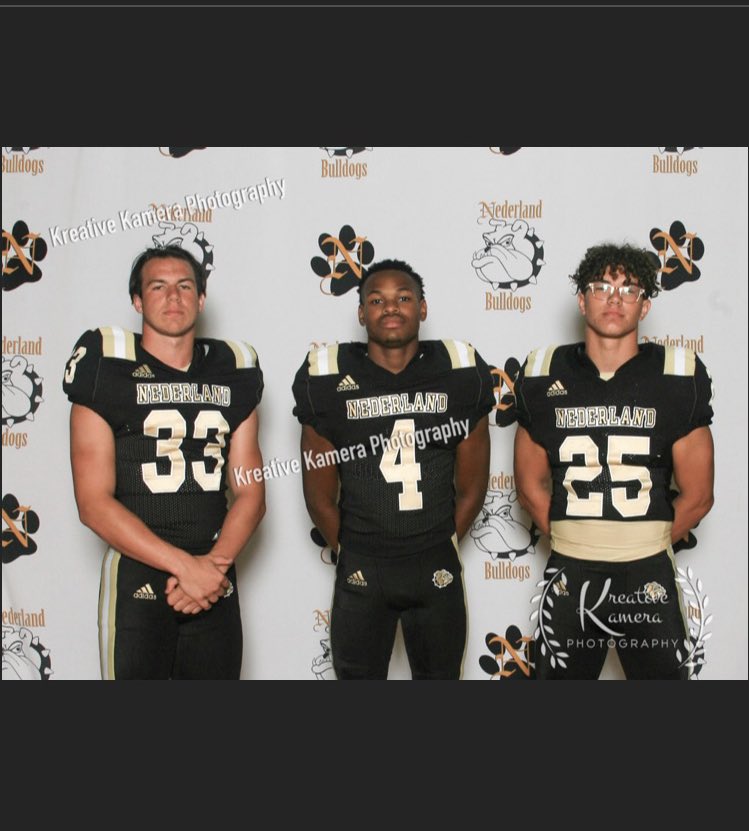 BeckJaice's tweet photo. Some of the best memories made with my guys @Nederland_FB and the best 4 years of my life🦍🦍 https://t.co/0SFK5G5vGN