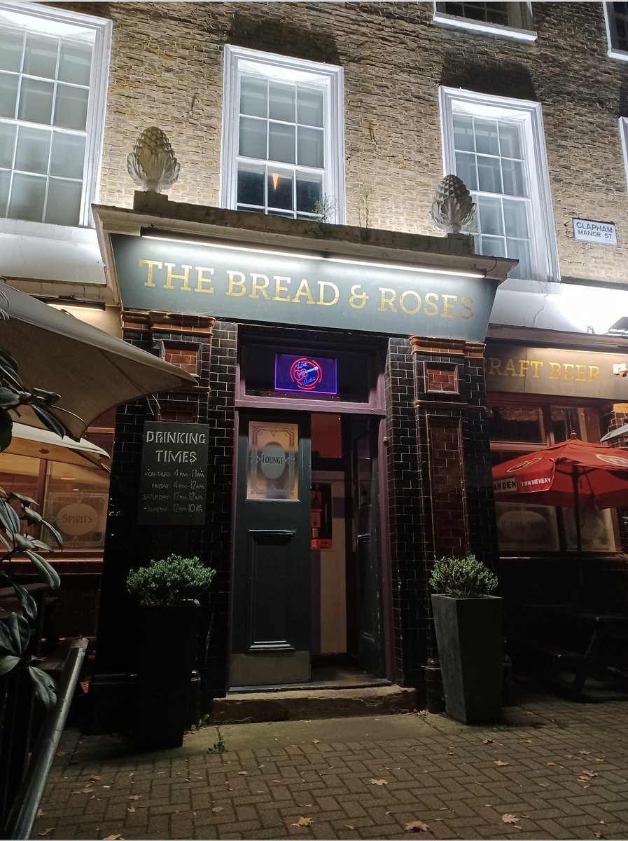 saltcircleprod's tweet photo. Lovely to meet so many talented theatre people at @BreadandRosesTC
#theatrenetworking #londontheatre #theatrefreelancers https://t.co/GoiAG6o226