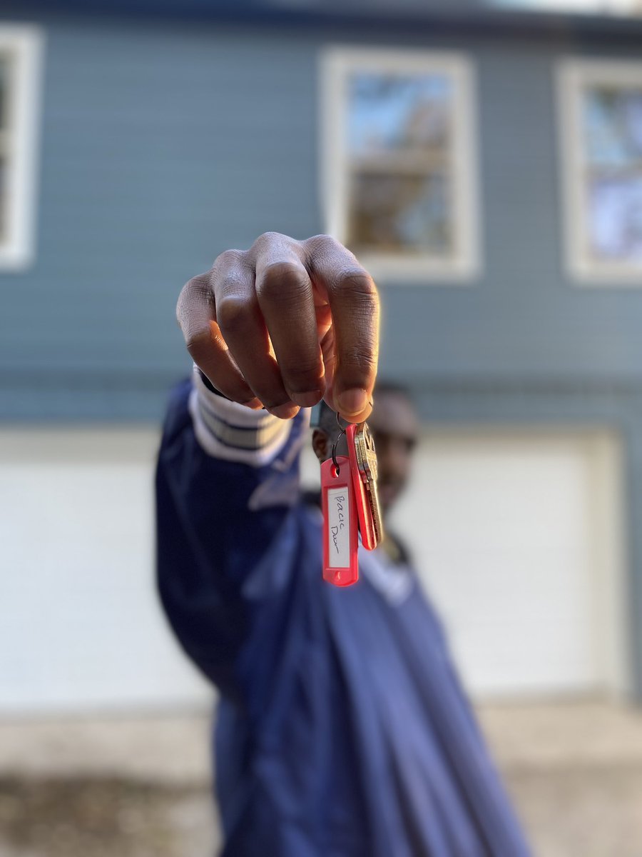 thekingdarian's tweet photo. Secured the Keys 🔑🏡 https://t.co/B8QpBkmq9W