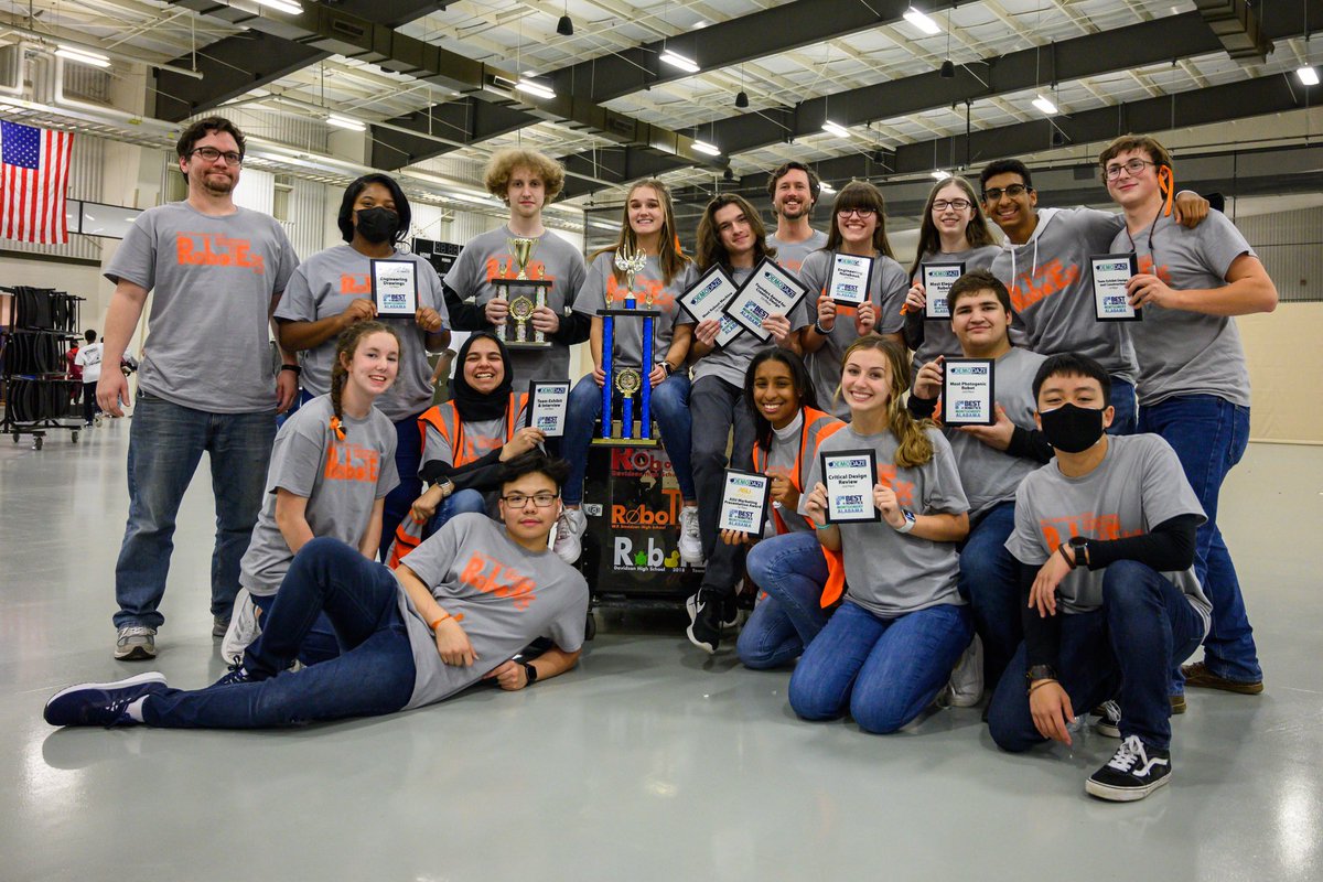 DHSrobotEx's tweet image. So incredibly proud of our team for our performance at the 2021 Montgomery BEST competition this year 🧡❤️