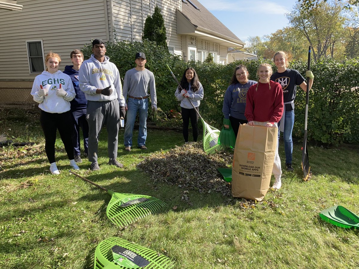 ElkGroveLTS's tweet photo. #eglts doing lawn care work as part of our serve our seniors event. It’s a good reminder to #serve as well as to help those who don’t always have the ability to help themselves. https://t.co/oMFYOOwsj9
