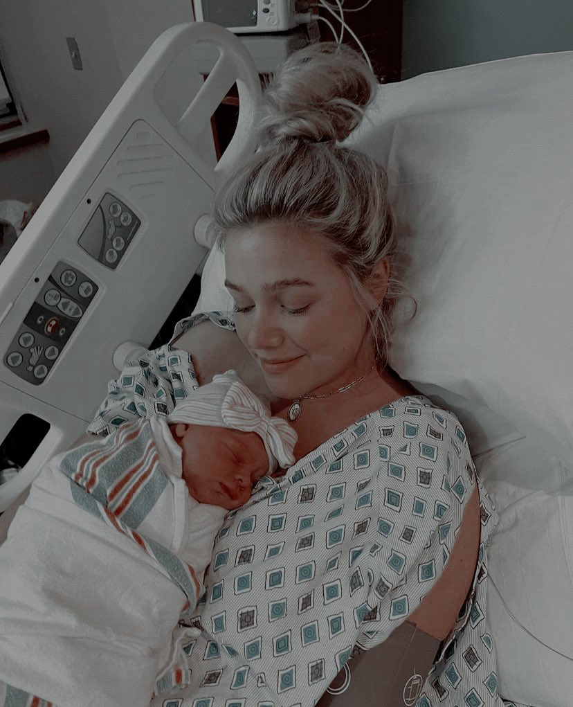 duIcecaos's tweet photo. ᅠ
ᅠ
ᅠ

        ⠀، 𓂃 💌 𝒊nsta 𝒑ost :
                  ✉︎ ﹙ ﹫ 𝗳𝗿𝗲𝗲𝘀𝗼𝘂𝗹 ﹚⠀

          ، ، one week ago our lives
          changed forever. i’ve never
          felt more proud &amp; thankful ♡
          ─────┄ ┄─────

⠀⠀ https://t.co/yRt6cGNcc0