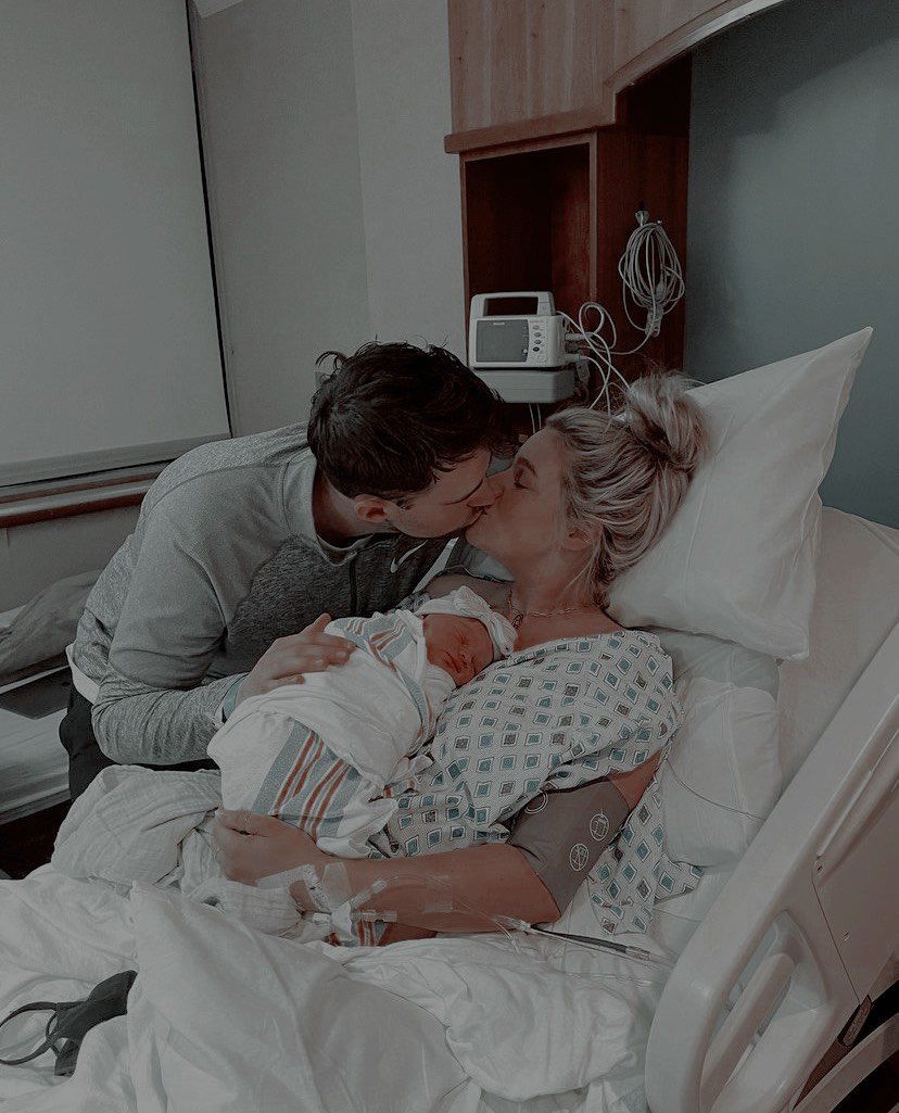 duIcecaos's tweet photo. ᅠ
ᅠ
ᅠ

        ⠀، 𓂃 💌 𝒊nsta 𝒑ost :
                  ✉︎ ﹙ ﹫ 𝗳𝗿𝗲𝗲𝘀𝗼𝘂𝗹 ﹚⠀

          ، ، one week ago our lives
          changed forever. i’ve never
          felt more proud &amp; thankful ♡
          ─────┄ ┄─────

⠀⠀ https://t.co/yRt6cGNcc0