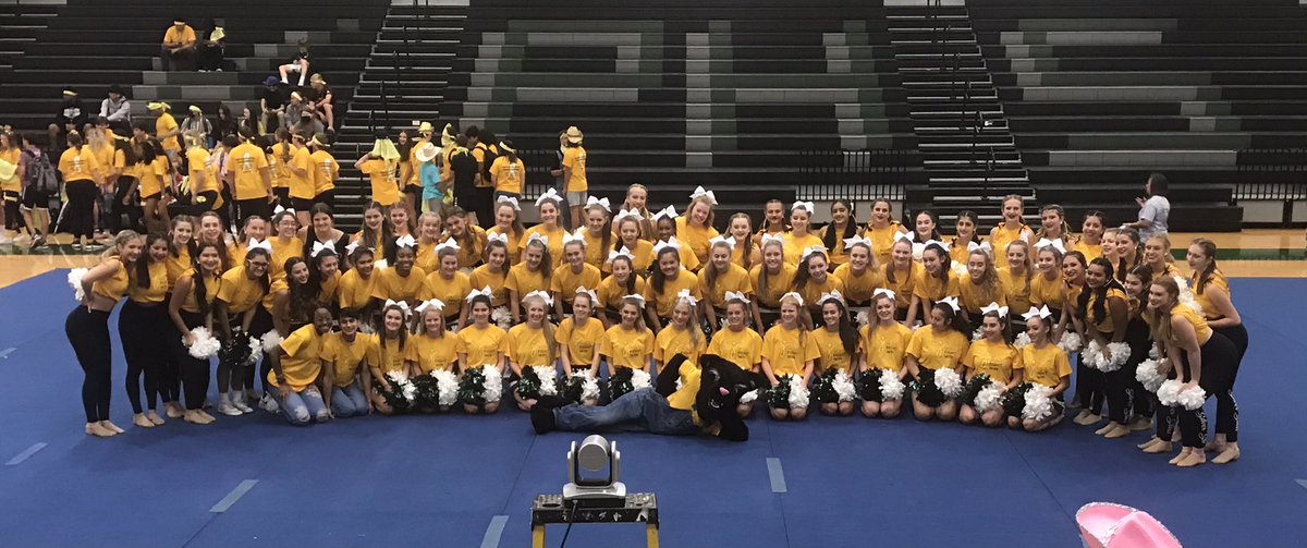 KParkSilvies's tweet image. Best of Luck to our @kpark_cheer as they rock the floor at their 1st competition!!!  You Got This!!!  GO K-PARK! 💚#leaveitonthemat @HumbleISD_KPHS