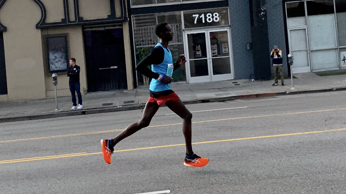 SimplyFitLA's tweet photo. Elite runners!! This morning at #LAMarathon https://t.co/l4Upcsce63