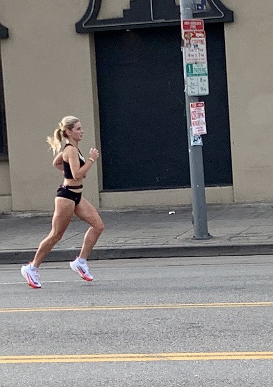 SimplyFitLA's tweet photo. Elite runners!! This morning at #LAMarathon https://t.co/l4Upcsce63