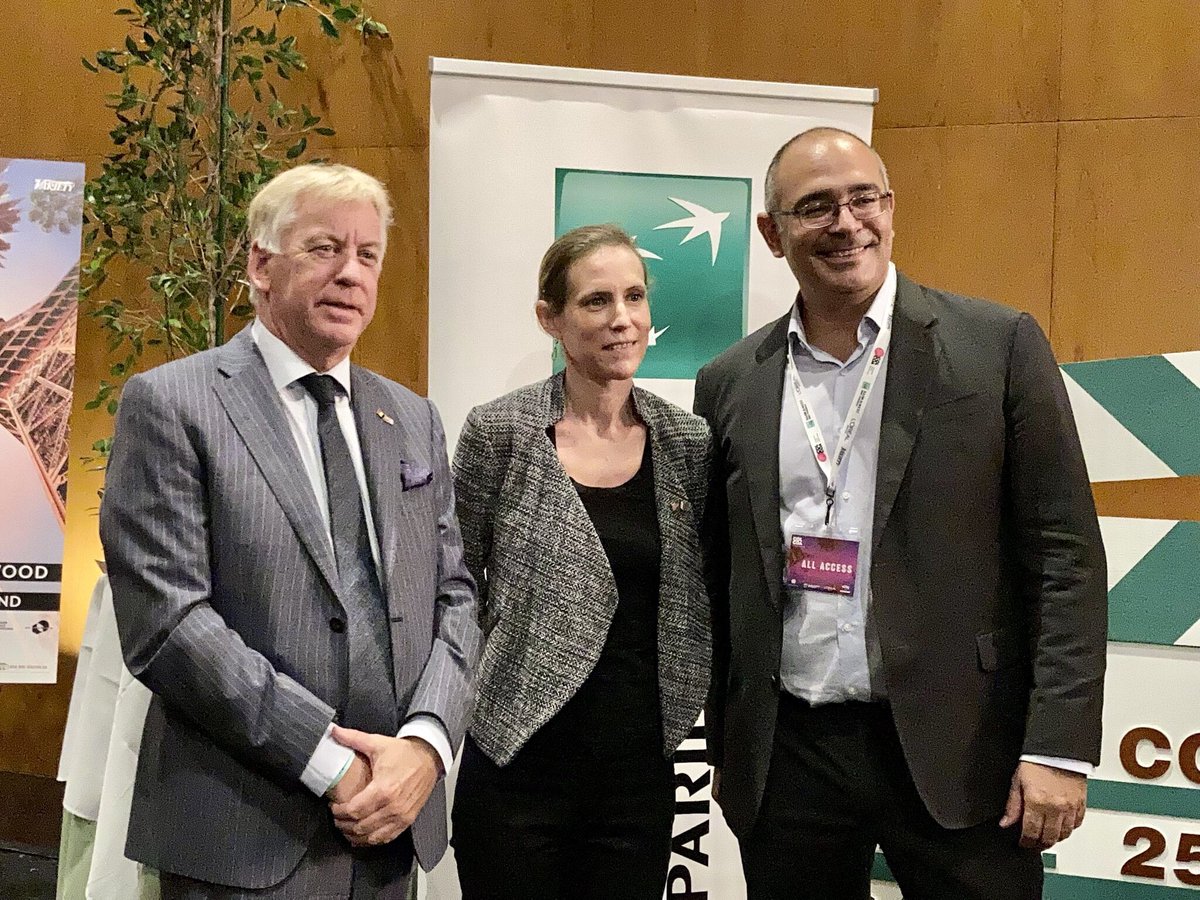 BelgiumLA's tweet photo. Great evening this week at @COLCOA Film Festival in #LosAngeles. Our Consul General @sleeuwagen1 together with @jduhautbedos, Consul General at @franceinla and Thomas Simonney from @BankoftheWest #frenchcinema #europeinla #colcoafrenchfilmfestival #colcoa 🇪🇺🇺🇸 https://t.co/mIIu53GM1V