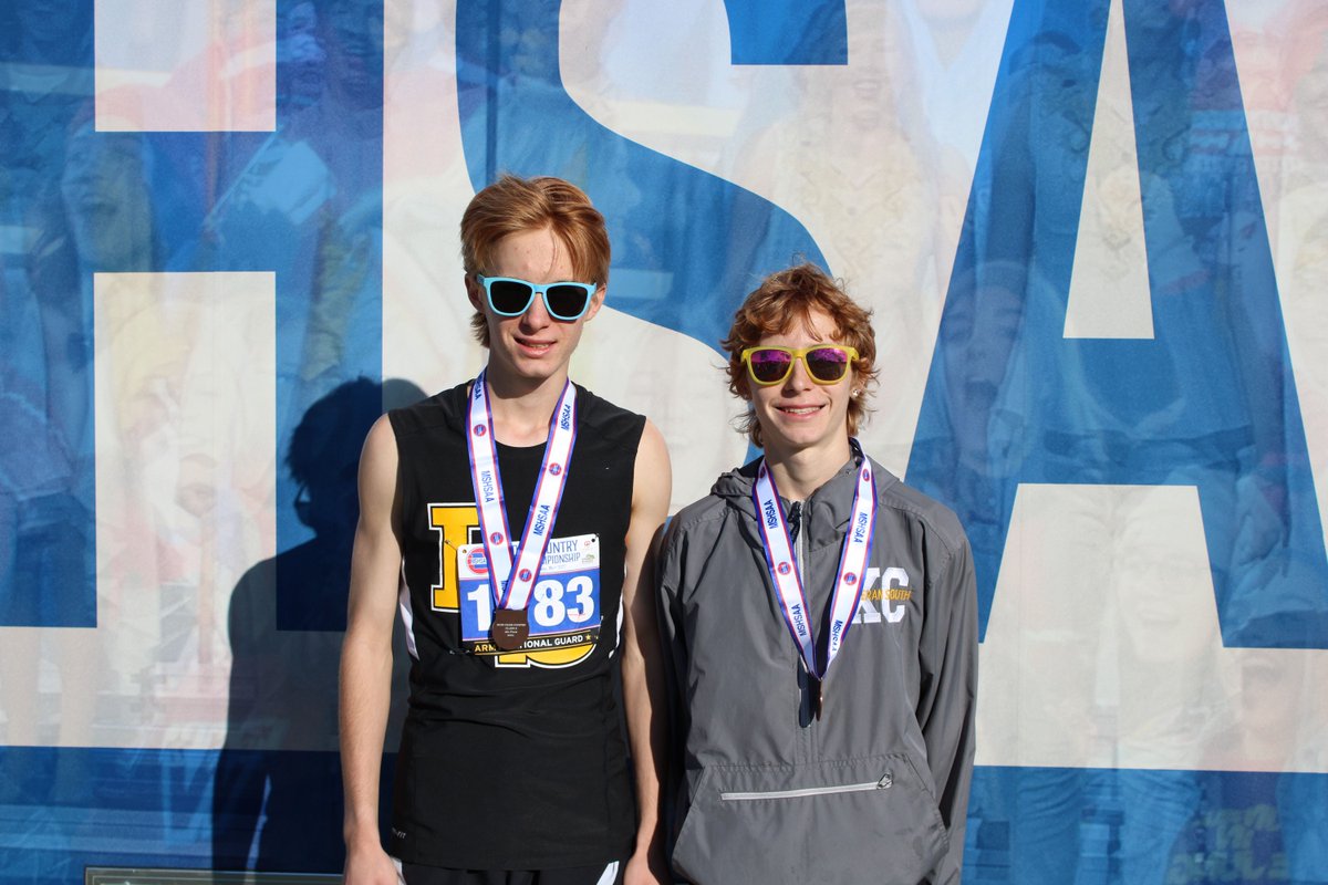 LHSSSTL's tweet photo. The girls cross country team took third at State! Reese Schelp came in 22nd landing her a spot on the podium.
On the boys' side, Adam Snoke took fourth with Andrew Snoke right behind him in fifth. Congratulations to the coaches for an amazing season, leading both teams to state. https://t.co/mzgPFFFZPt