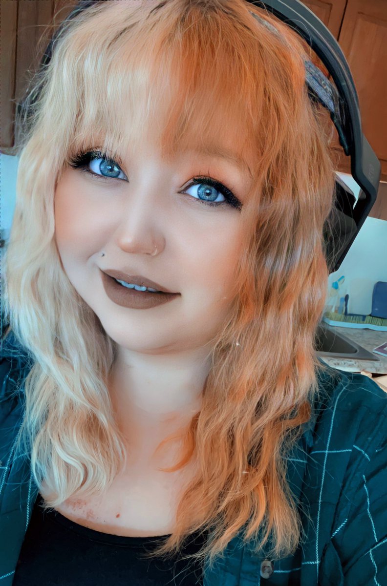sadeemichan's tweet photo. Starting #ToTheMoon today! 🌻

all the reviews say its a real tear jerker 🥺

Bring the tissues &amp; blankies! 

https://t.co/yitdcZZQmk

#comfygamer #sadgame #PathToAffiliate  #smallstreamer #girlswhogame  #SmallStreamersConnect #SmallStreamerCommunity @BlazedRTs @SmallStreamersR https://t.co/15JpeNgzjL