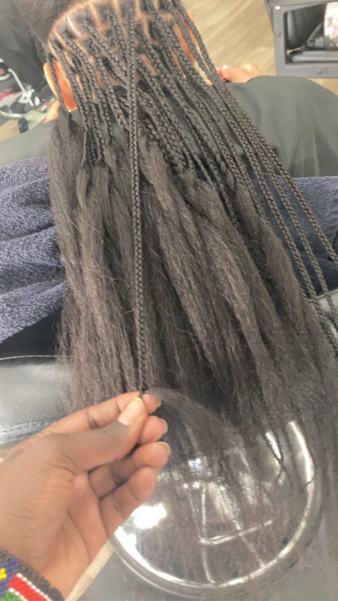 AcinaArtist's tweet photo. Day 2 was reserved for assisting with a braid down on these amazing box braids. Parts &amp; braid ons not by me though. 

Ask for Shanna or Acina if you want to book with us for braids! https://t.co/kEbwSKJkcc